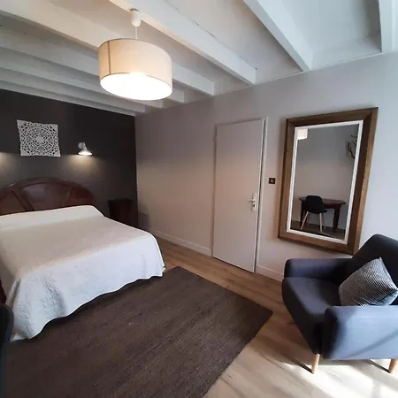 Maison Avec Jardin Clos Et Cheminee, Proche La Rochefoucauld - Fr-1-653-164 Bunzac