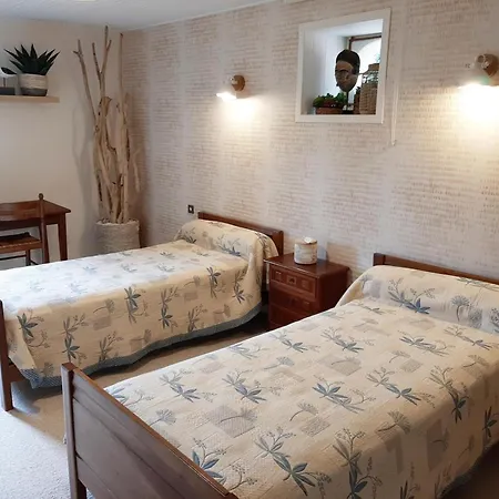 Maison Avec Jardin Clos Et Cheminee, Proche La Rochefoucauld - Fr-1-653-164 بيت للعطل *