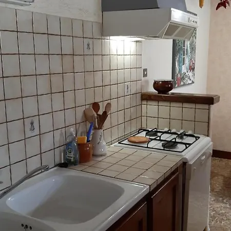 Maison Avec Jardin Clos Et Cheminee, Proche La Rochefoucauld - Fr-1-653-164 بيت للعطل *