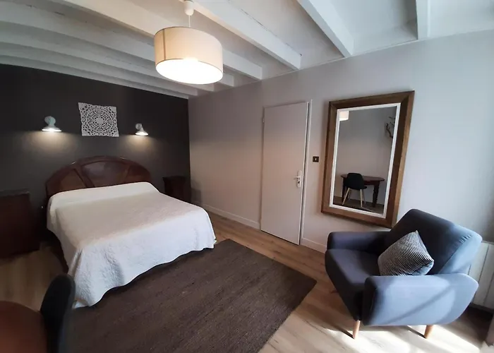 Maison Avec Jardin Clos Et Cheminee, Proche La Rochefoucauld - Fr-1-653-164 Bunzac