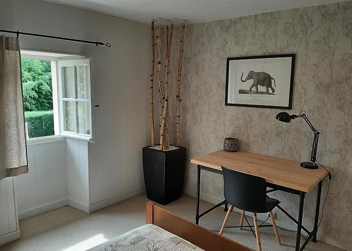 Casa de Férias Maison Avec Jardin Clos Et Cheminee, Proche La Rochefoucauld - Fr-1-653-164 *